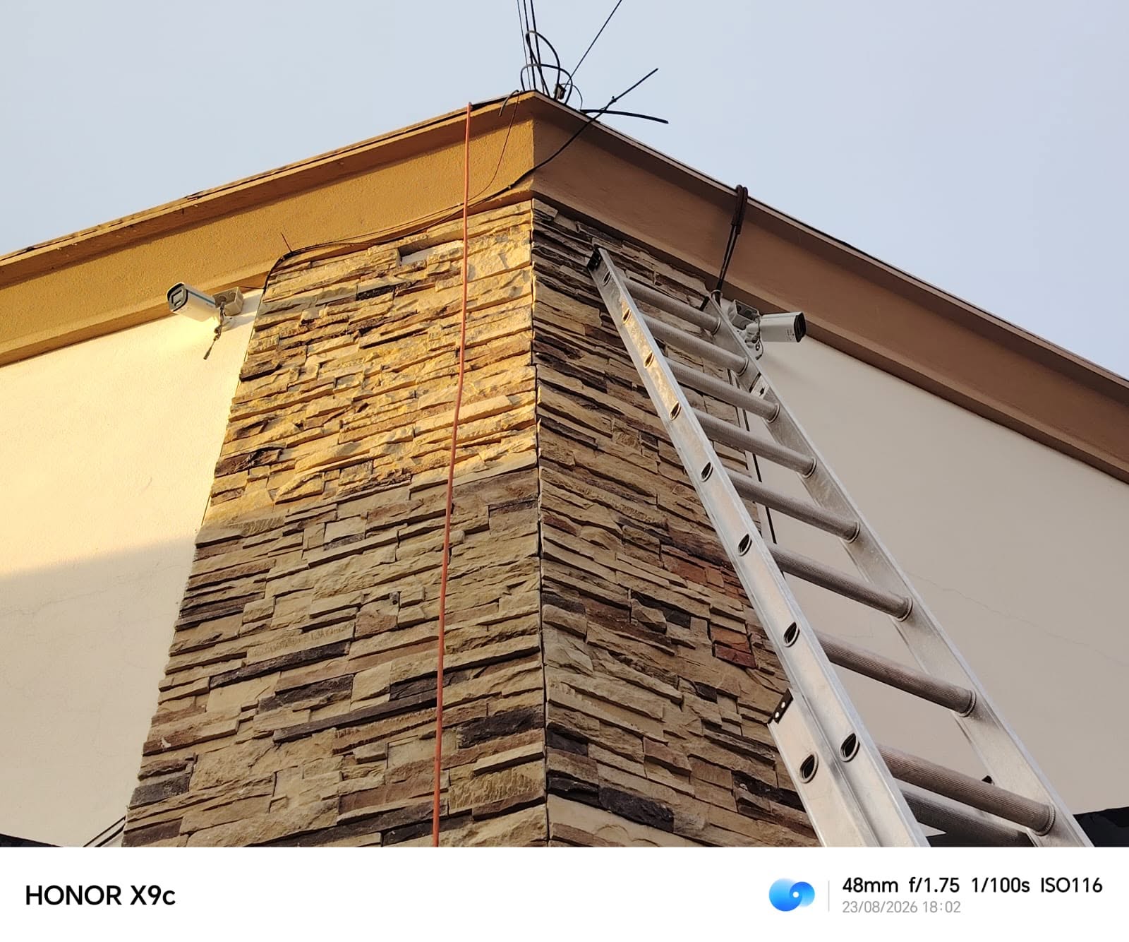 Instalación de cámara de seguridad exterior
